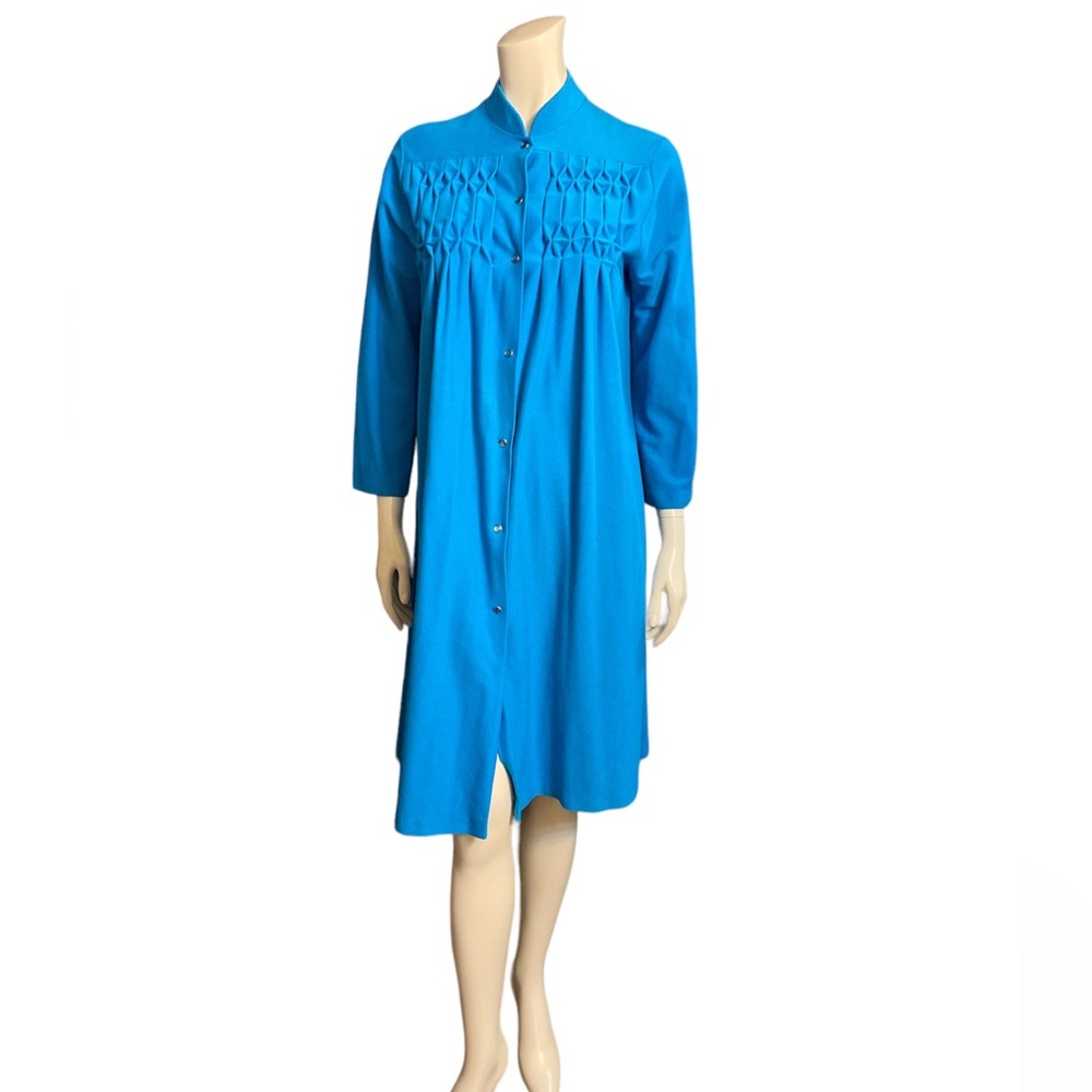 Vintage Kayser snap close robe knee length